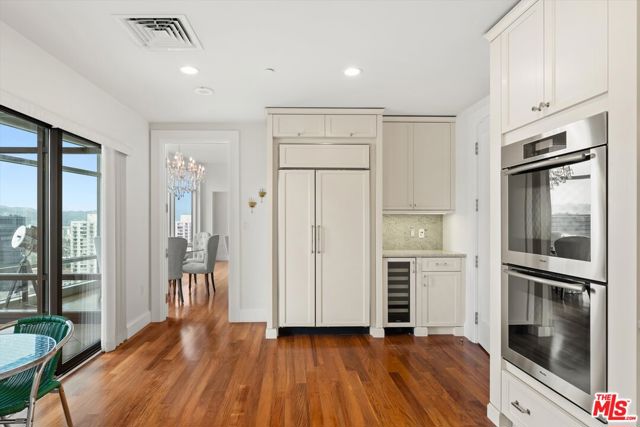 1 W Century Drive, Los Angeles CA: https://media.crmls.org/mediaz/ab3d4b8a-7f72-416b-8e5a-7701edc6bed7.jpg