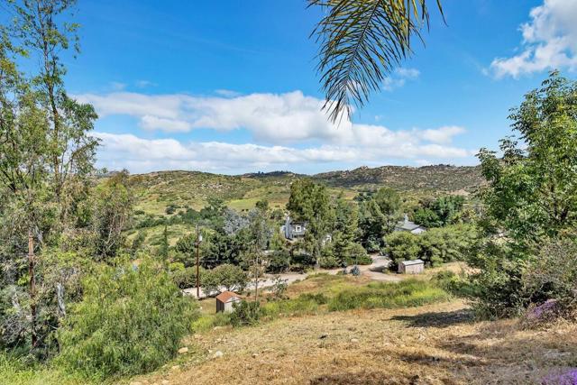 22318 Casa De Carol, Ramona CA: https://media.crmls.org/mediaz/ab3d55f0-8fef-4bcd-866e-4ae5b68295e4.jpg