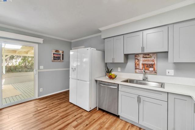 6013 Green Glen Way, Sacramento CA: https://media.crmls.org/mediaz/ab3e169e-065e-49cf-8fb0-0feb8b1bbfe7.jpg