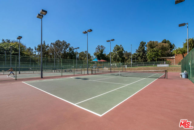 410 S Barrington Avenue, Los Angeles CA: https://media.crmls.org/mediaz/ab3e223e-51c9-4452-af5a-1c798c2888e4.jpg