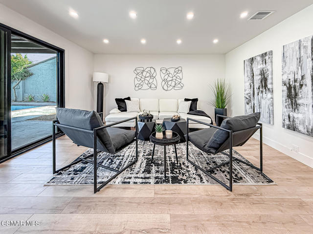 7530 Gaviota Avenue, Lake Balboa CA: https://media.crmls.org/mediaz/ab3ea80a-6d14-4490-9718-f47bba710a69.jpg