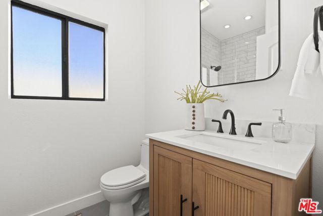 1049 16th Street, 5 photo 5