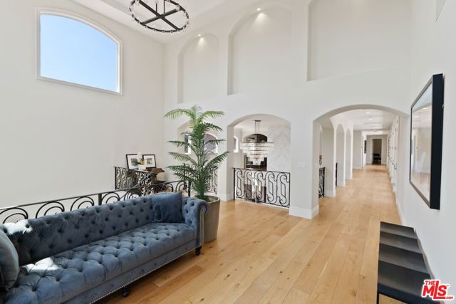 23593 Park South Street, Calabasas CA: https://media.crmls.org/mediaz/ab3ef97b-0e24-4537-a48b-36d8a87ed97e.jpg