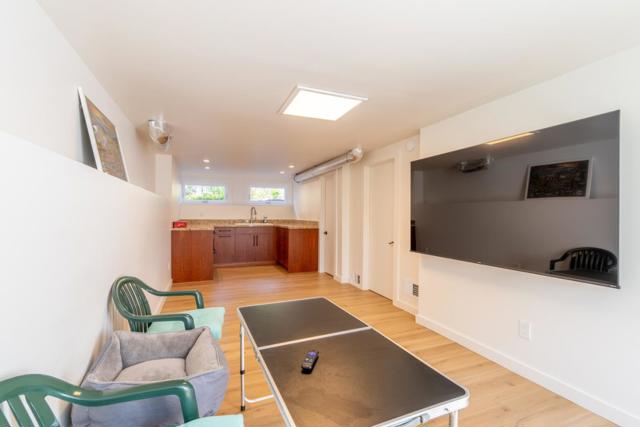 3378 Ocean Avenue, Carmel CA: https://media.crmls.org/mediaz/ab3f59f4-af27-42bd-88a2-a0dbd966536b.jpg