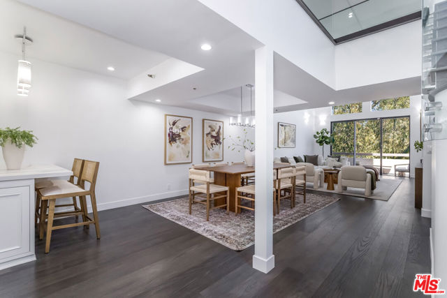 410 S Barrington Avenue, Los Angeles CA: https://media.crmls.org/mediaz/ab3f6b31-b9aa-4303-b89e-1812136fed44.jpg