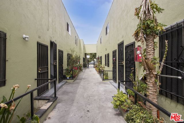 11204 S Broadway, Los Angeles CA: https://media.crmls.org/mediaz/ab3f84a7-8c27-45fe-b1a5-87cde12f7185.jpg