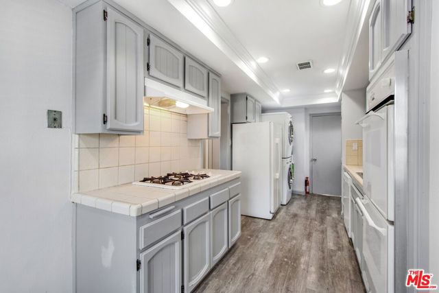 1558 Ellsmere Avenue, Los Angeles CA: https://media.crmls.org/mediaz/ab408131-5cd8-47f0-b486-0ca2c93a8793.jpg