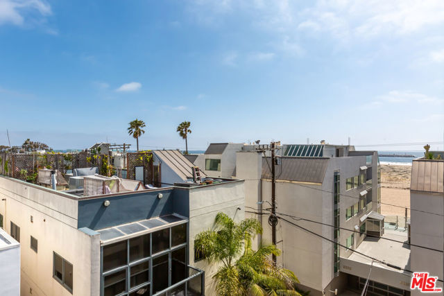 18 Union Jack Street, Marina del Rey CA: https://media.crmls.org/mediaz/ab41576c-5005-4d0c-972d-f12cce032314.jpg