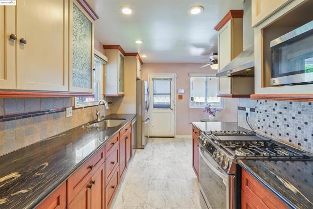 836 Stella St, Vallejo CA: https://media.crmls.org/mediaz/ab41cd08-c55b-49aa-8dcb-941f3ae2cf3c.jpg