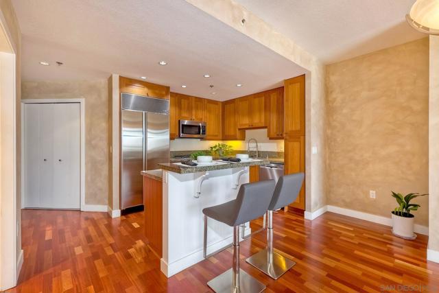 700 W Harbor Dr, San Diego CA: https://media.crmls.org/mediaz/ab4259ab-4319-4925-b607-429798644f0b.jpg