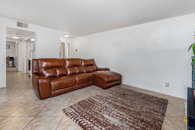 1146 Grape St, San Marcos CA: https://media.crmls.org/mediaz/ab427fc2-296d-4438-b6aa-83e0112699af.jpg