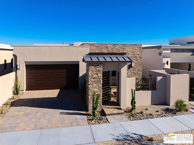 4 Heliotrope Avenue, Rancho Mirage CA: https://media.crmls.org/mediaz/ab42a7bd-3532-4c5a-b369-f19a1f0fa432.jpg