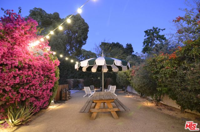 898 N Chester Avenue, Pasadena CA: https://media.crmls.org/mediaz/ab430ed0-5d2b-46a2-be5a-085f3b2f4f93.jpg