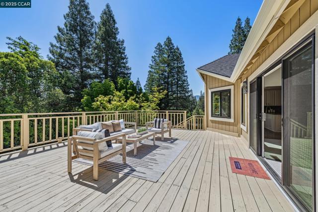 22 Ranger Ct, Alamo CA: https://media.crmls.org/mediaz/ab4328d4-66b8-48e3-84f0-fd7f91c7504b.jpg
