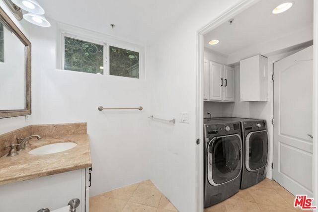 11974 Mayfield Avenue, Los Angeles CA: https://media.crmls.org/mediaz/ab436eab-b7e9-49ff-8f48-27e07a79c9b6.jpg