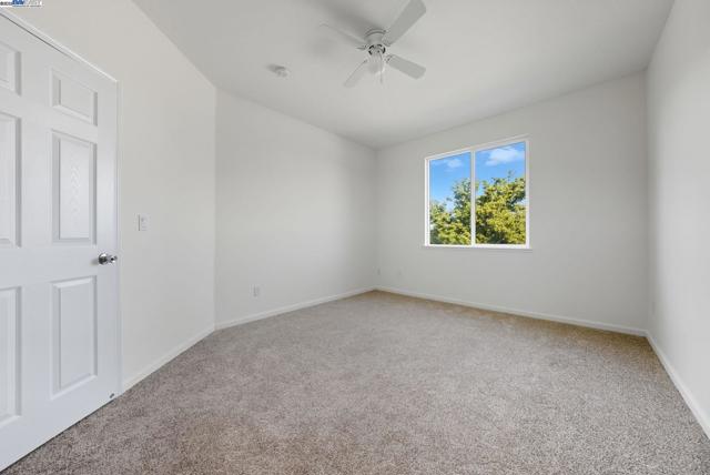 775 Sweetwood Ln, Patterson CA: https://media.crmls.org/mediaz/ab442875-7f9c-4699-a4c6-64b722207d0f.jpg