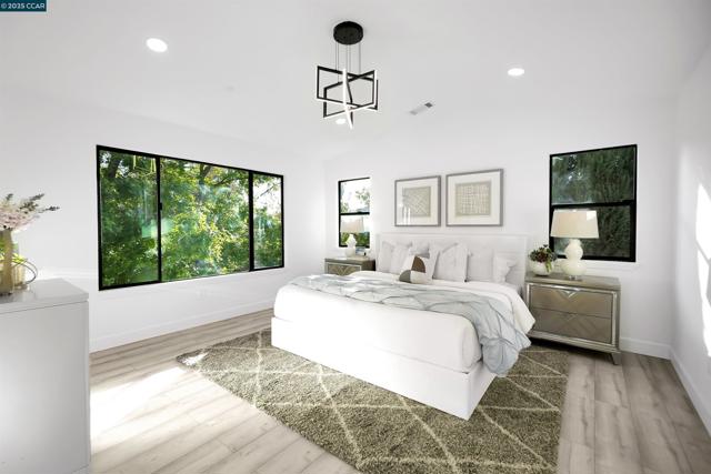 27 Briarwood Ct, Brentwood CA: https://media.crmls.org/mediaz/ab44ee87-5505-481b-bb64-8a9a3624d1a7.jpg