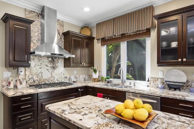 Detail Gallery Image 5 of 54 For 2408 Green River Dr, Chula Vista,  CA 91915 - 4 Beds | 3 Baths