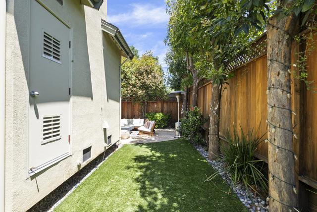 1246 Hoover Street, Menlo Park CA: https://media.crmls.org/mediaz/ab46aef3-6c11-43a2-bac6-10fa3728f3cb.jpg