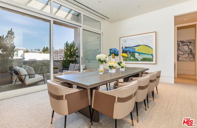 455 N Palm Drive, Beverly Hills CA: https://media.crmls.org/mediaz/ab47acf5-6a32-4981-add9-61860a31a8d5.jpg
