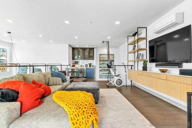 2460 Community Lane, San Diego CA: https://media.crmls.org/mediaz/ab47c16d-e125-46cc-8a75-51c961dcc771.jpg
