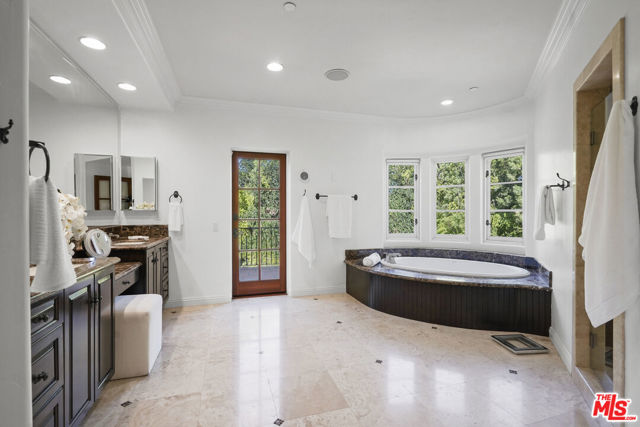 18414 Corazon Circle, Tarzana CA: https://media.crmls.org/mediaz/ab48f651-52e9-409e-8b3b-fd75623d2ed9.jpg
