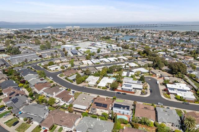 858 Chrysopolis Drive, Foster City CA: https://media.crmls.org/mediaz/ab49033a-bc80-4296-9142-011de206e553.jpg