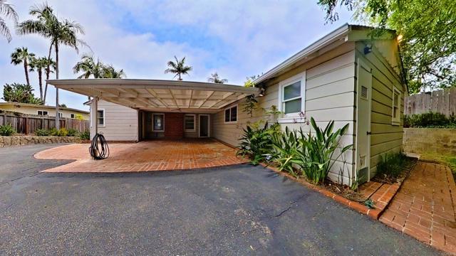 2862 Highland Drive, Carlsbad CA: https://media.crmls.org/mediaz/ab49971d-b3bf-40ee-b93d-aa3e39b9226c.jpg