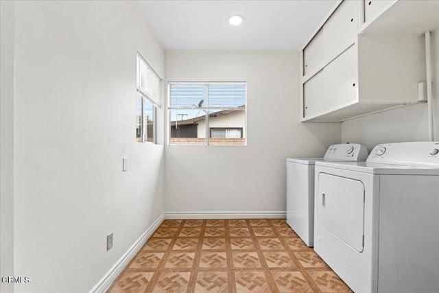 Detail Gallery Image 18 of 37 For 15206 Leadwell St, Van Nuys,  CA 91405 - 4 Beds | 2 Baths