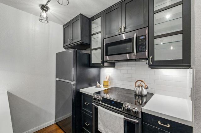 381 Half Moon Lane, Daly City CA: https://media.crmls.org/mediaz/ab49fdc9-b7e8-45b8-96a0-469d168d48e6.jpg