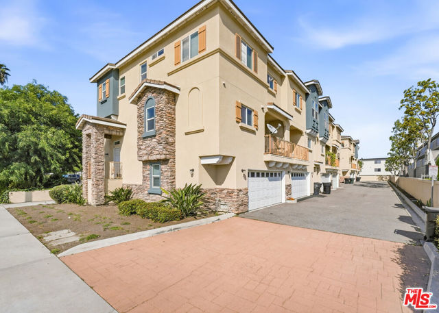 Image 3 of 11 For 670 Magnolia Avenue