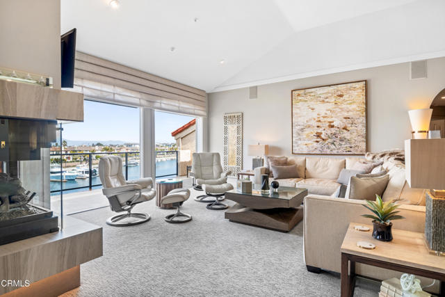 1758 Emerald Isle Way, Oxnard CA: https://media.crmls.org/mediaz/ab4bc188-11a1-4d95-90a9-4950fa12ba69.jpg