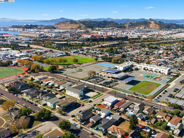 261 S 13th St, Richmond CA: https://media.crmls.org/mediaz/ab4c1136-ae83-4a3f-98ef-ae2059343c0e.jpg