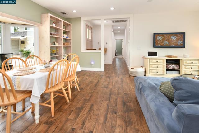 2200 Tice Valley Blvd +3BR ADU, Walnut Creek CA: https://media.crmls.org/mediaz/ab4c4b5a-a152-41cb-961a-2e7a8241009d.jpg