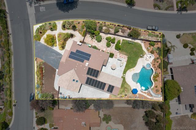 3213 Avenida Hacienda, Escondido CA: https://media.crmls.org/mediaz/ab4cf0fd-26a5-4788-b151-8ad7c038058a.jpg