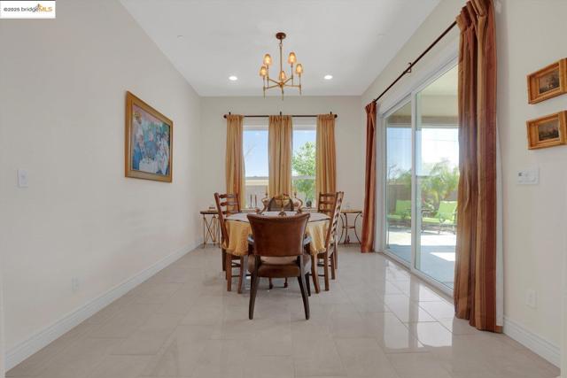 1577 Chianti LN, Brentwood CA: https://media.crmls.org/mediaz/ab4d1a58-e3e4-4c7a-b603-d8193f0cd770.jpg