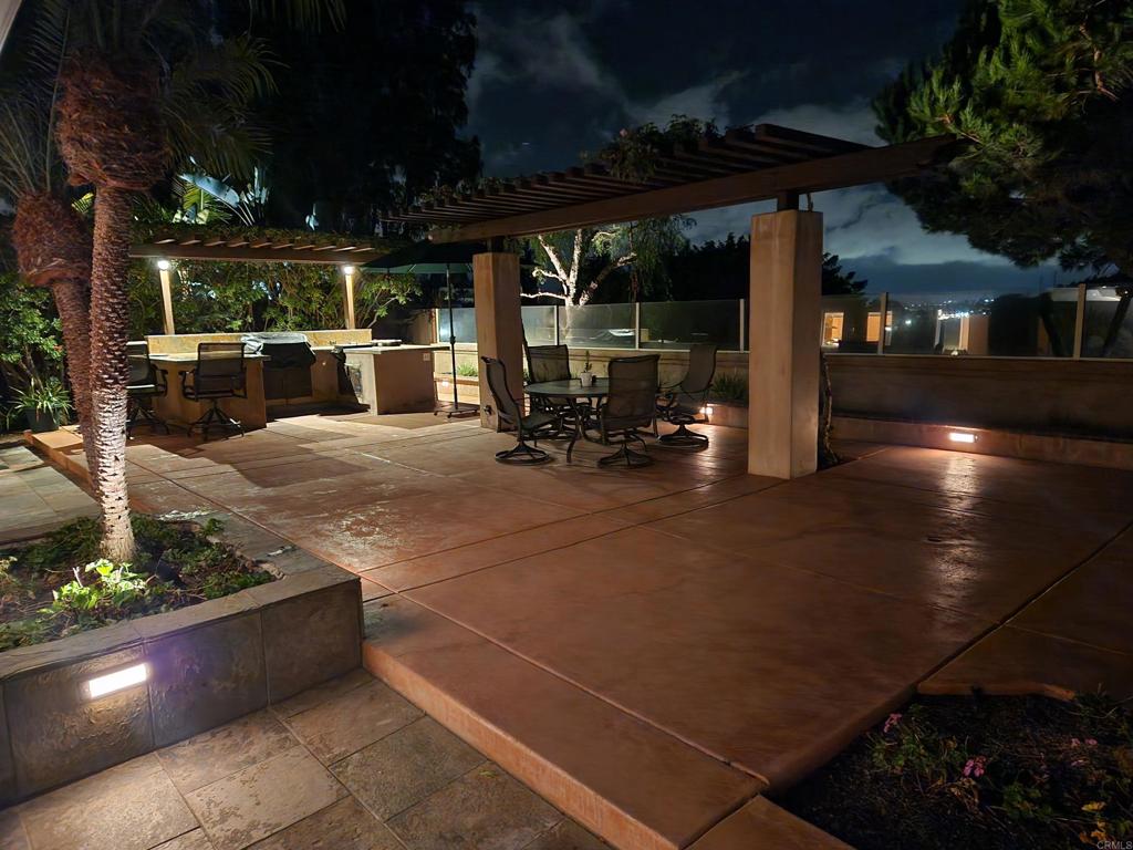 https://media.crmls.org/mediaz/ab4d9735-c208-4104-9409-2e53fccfa349.jpg?preset=X-Large