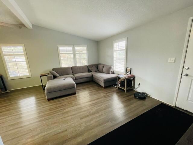 Keyes Living area