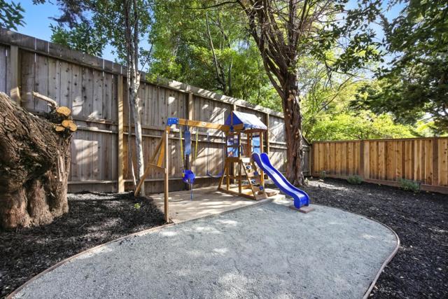 2084 San Carlos Avenue, San Carlos CA: https://media.crmls.org/mediaz/ab4e4ec8-a8d3-4aad-85cd-4fe543241972.jpg