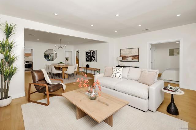 1900 W 41St St, Los Angeles CA: https://media.crmls.org/mediaz/ab4ea260-5db7-43e1-bc7b-84c8d4de0653.jpg