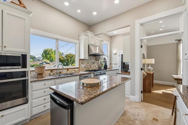 Image 16 of 52 For 2061 Buena Vista Ave.