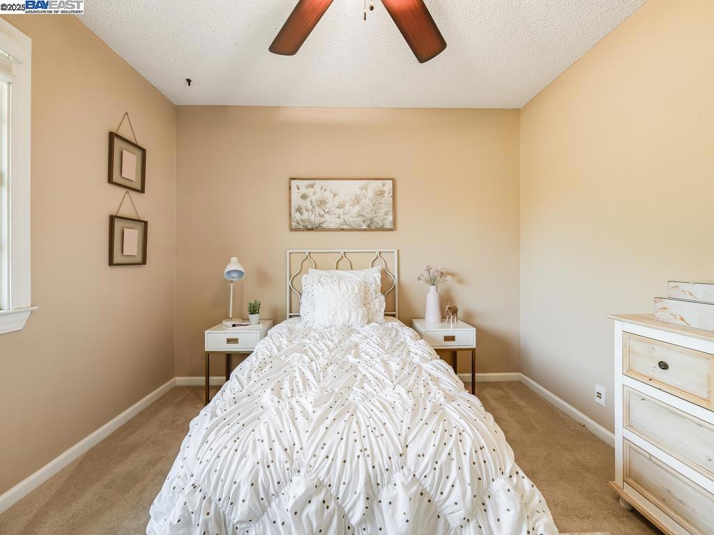 https://media.crmls.org/mediaz/ab4ff19e-10a0-44e2-924e-2ea419d35420.jpg?preset=X-Large