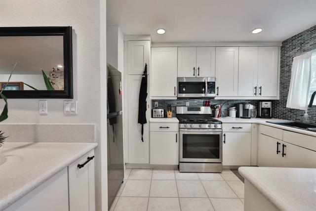 Detail Gallery Image 12 of 30 For 850 C Ave #4,  Coronado,  CA 92118 - 2 Beds | 2 Baths