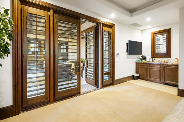 Image 94 of 102 For 52977 Via Dona