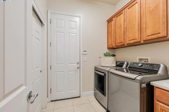 2453 Gardenstone Pl, Manteca CA: https://media.crmls.org/mediaz/ab51a3b0-e975-4da2-bba4-400ca3101dad.jpg