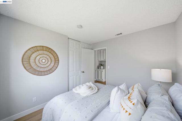 Image 23 of 47 For 5981 Skylinks