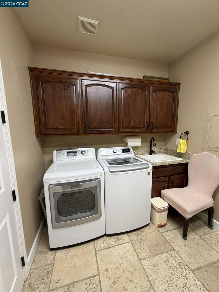 https://media.crmls.org/mediaz/ab522bc9-7563-487e-99dc-0a0ab0315df0.jpg?preset=X-Large