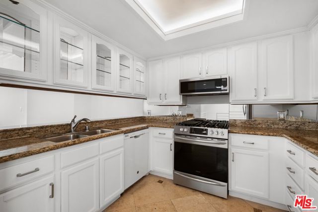 1722 Malcolm Avenue, Los Angeles CA: https://media.crmls.org/mediaz/ab523f5b-63fb-43f8-a4e2-be7aff271569.jpg