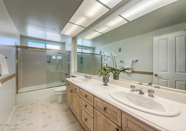 1768 Fox Springs Circle, Newbury Park CA: https://media.crmls.org/mediaz/ab526011-602f-4b21-9afb-8848dd6222e2.jpg