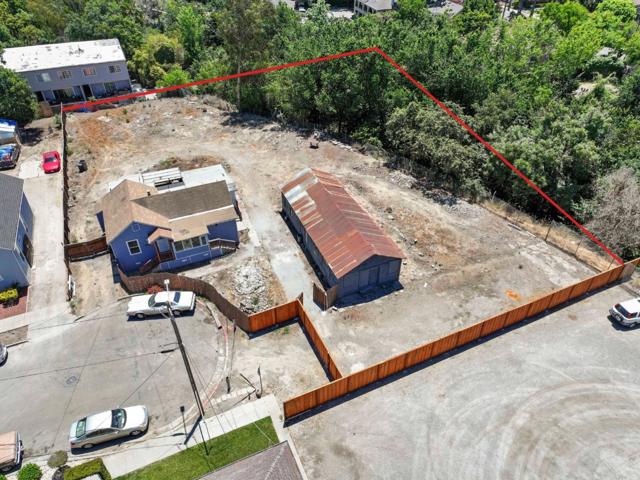 850 Calhoun Street, San Jose CA: https://media.crmls.org/mediaz/ab52700c-004a-4691-a15a-7537b6381231.jpg